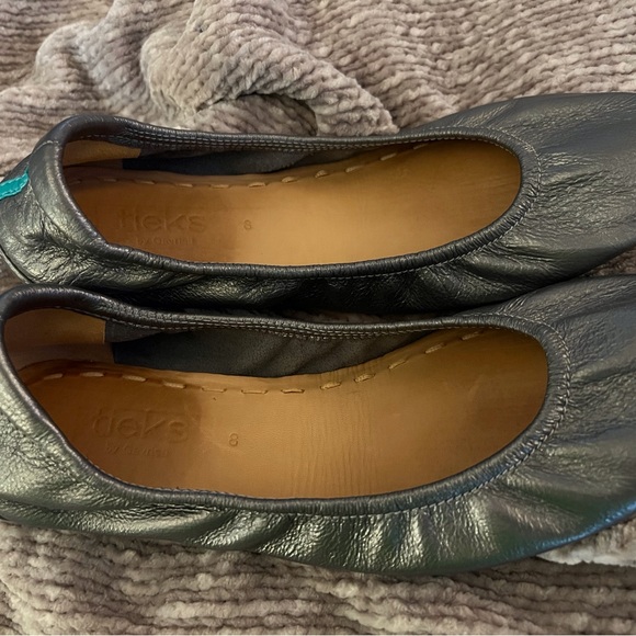 Tieks Metallic Pewter Ballet Flats Foldable Leather SZ 8 - Picture 3 of 4